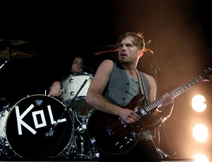 LORNE, AUSTRALIA - DECEMBER 31:  Caleb Followill  of US band Kings of Leon performs on stage during The Falls Festival on December 31, 2007 in Lorne, Australia.  (Photo by Kristian Dowling/Getty Images)