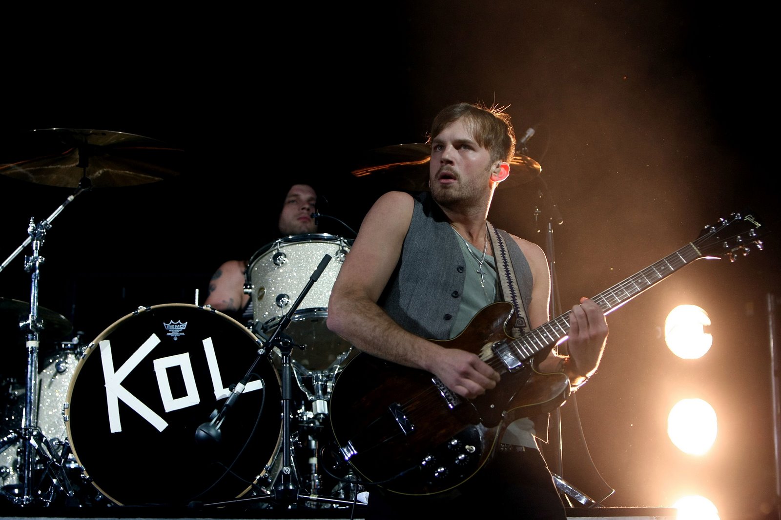 LORNE, AUSTRALIA - DECEMBER 31:  Caleb Followill  of US band Kings of Leon performs on stage during The Falls Festival on December 31, 2007 in Lorne, Australia.  (Photo by Kristian Dowling/Getty Images)