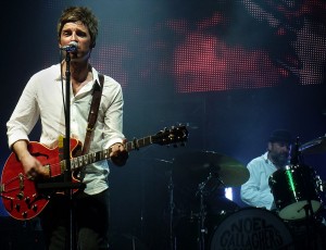 1200px-Noel_Gallagher's_High_Flying_Birds_@_Mexico_City,_April_10th,_2012