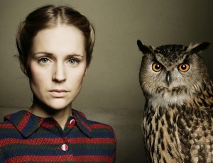 agnes_obel_girl_bird_owl_look_hd-wallpaper-11862