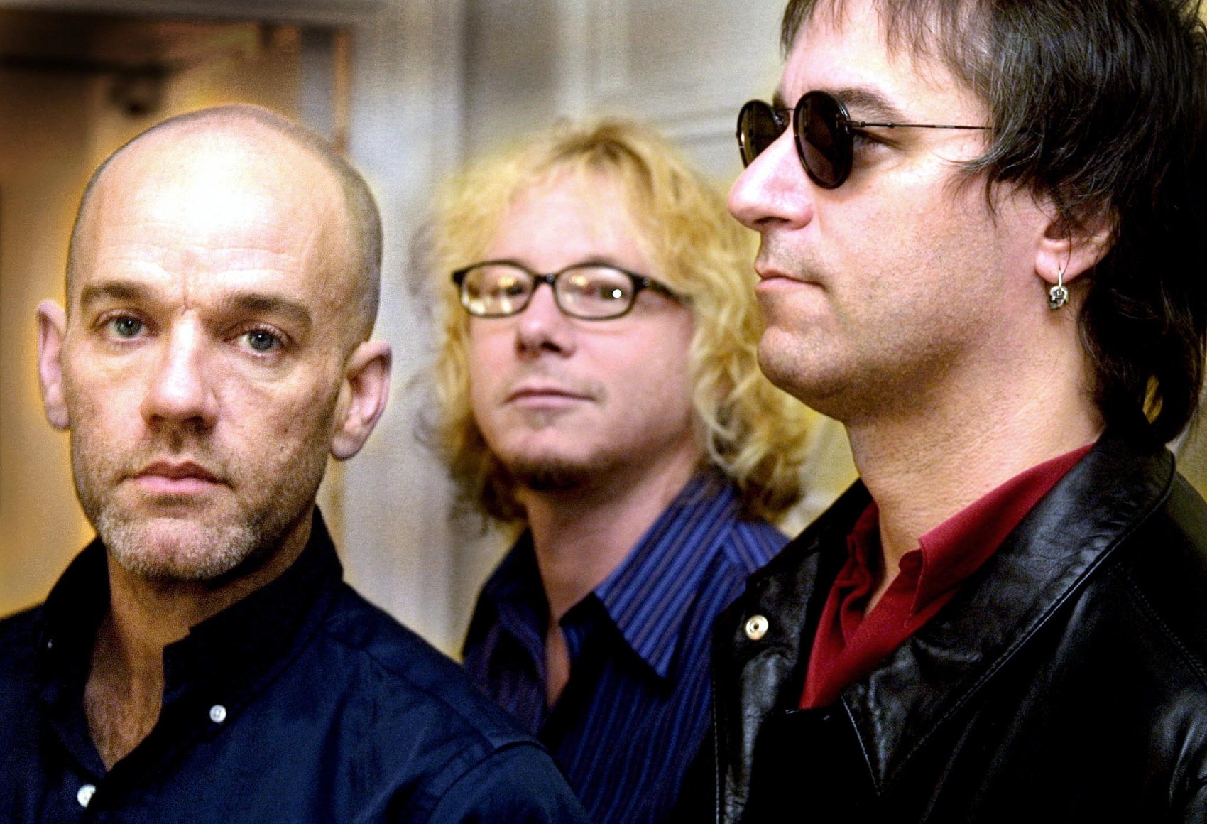 LONDON, UNITED KINGDOM:  Members of the American rock group R.E.M from L Michael Stipe, Mike Mills and Peter Buck poses for media during a photocall in London, 27 April 2001. The group are in London to promote their newly released album and to play at the Freedom day concert at Trafalgar square, 29 April. AFP/Odd ANDERSEN (Photo credit should read Odd Andersen/AFP/Getty Images)