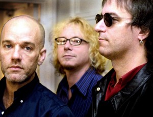 LONDON, UNITED KINGDOM:  Members of the American rock group R.E.M from L Michael Stipe, Mike Mills and Peter Buck poses for media during a photocall in London, 27 April 2001. The group are in London to promote their newly released album and to play at the Freedom day concert at Trafalgar square, 29 April. AFP/Odd ANDERSEN (Photo credit should read Odd Andersen/AFP/Getty Images)