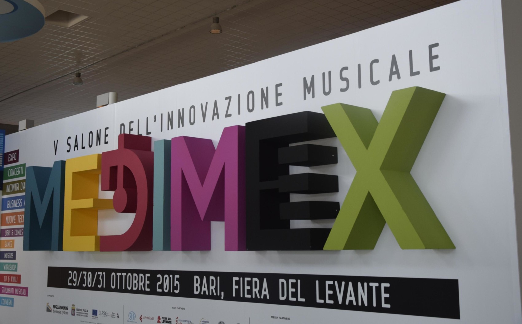 Ultimi preparativi per l'inaugurazione di Medimex, il salone dell'innovazione musicale, che aprira' il 29 ottobre a Bari, 28 ottobre 2015, ANSA/ VINCENZO CHIUMARULO