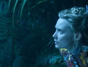 Mia Wasikowska in Alice Attraverso lo specchio