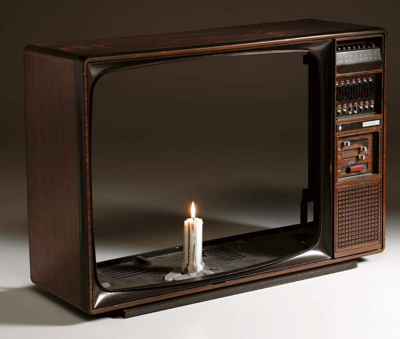 Nam June Paik Candle in TV Case (1975). © Paik, Nam June