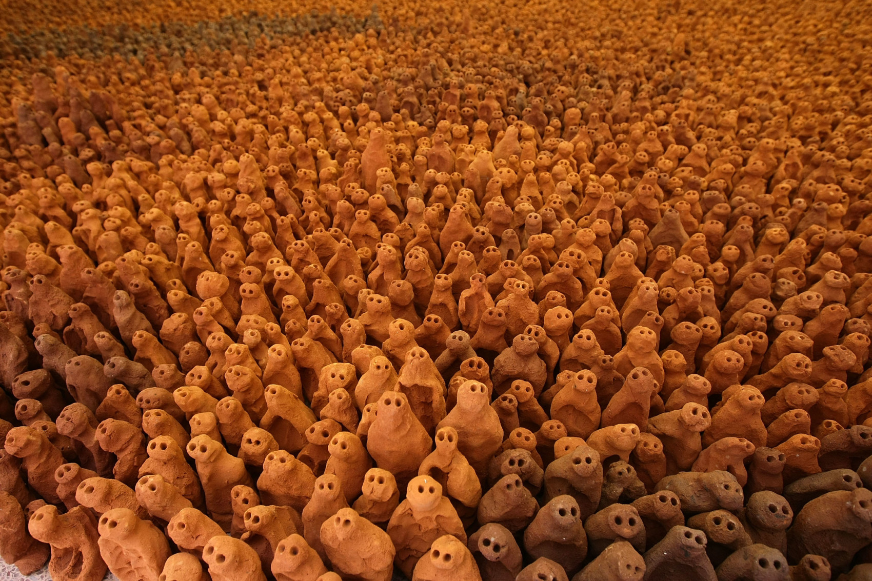 Anthony Gormley Terracotta Figures Return To Their Birthplace. Foto ©Christopher Furlong/Getty Images