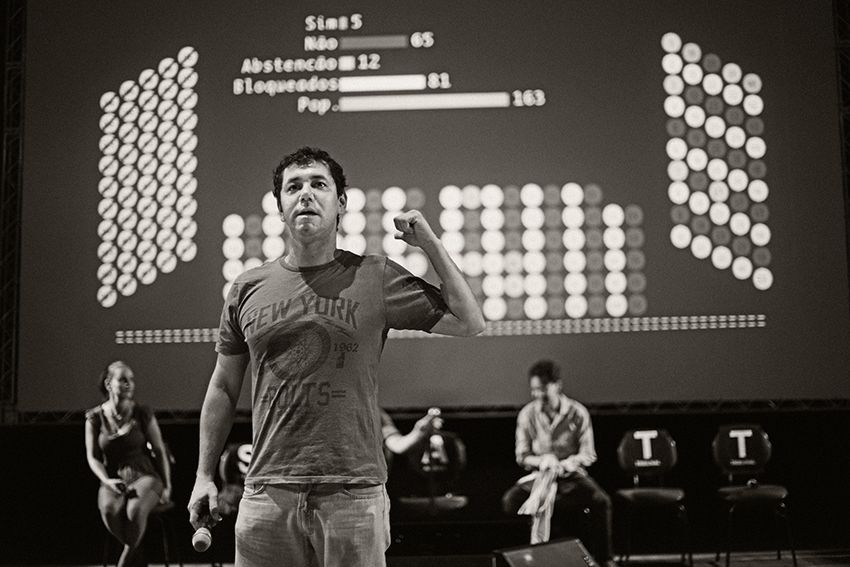 Roger Bernat Pendiente de Voto. Foto di scena ©BLENDA