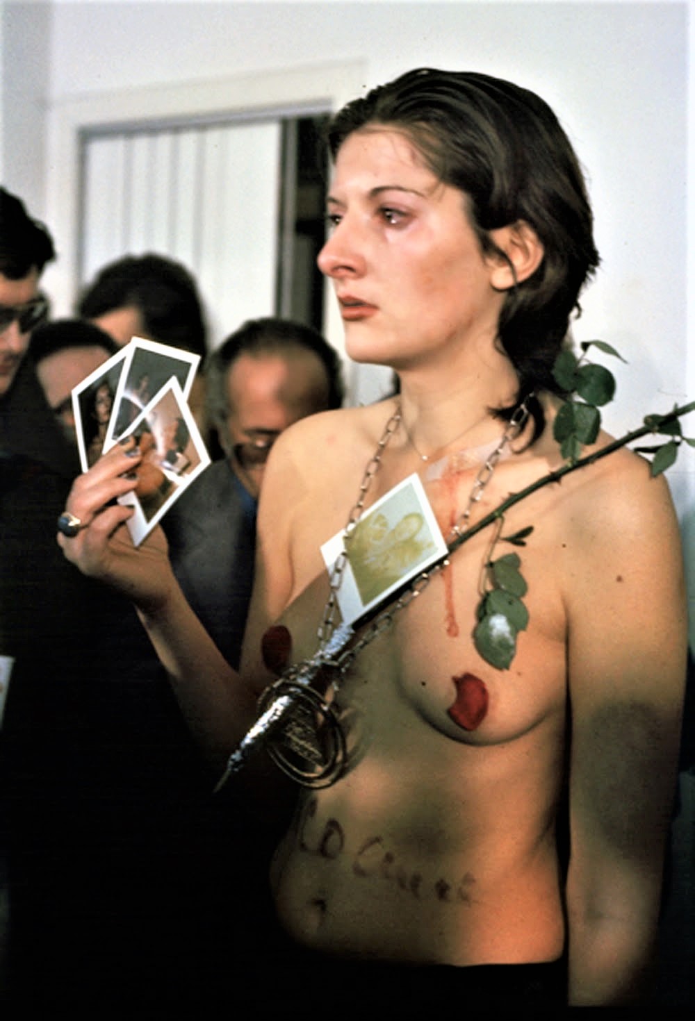 Marina Abramović Rhythm 0 (1974). Galleria Studio Morra, Napoli 