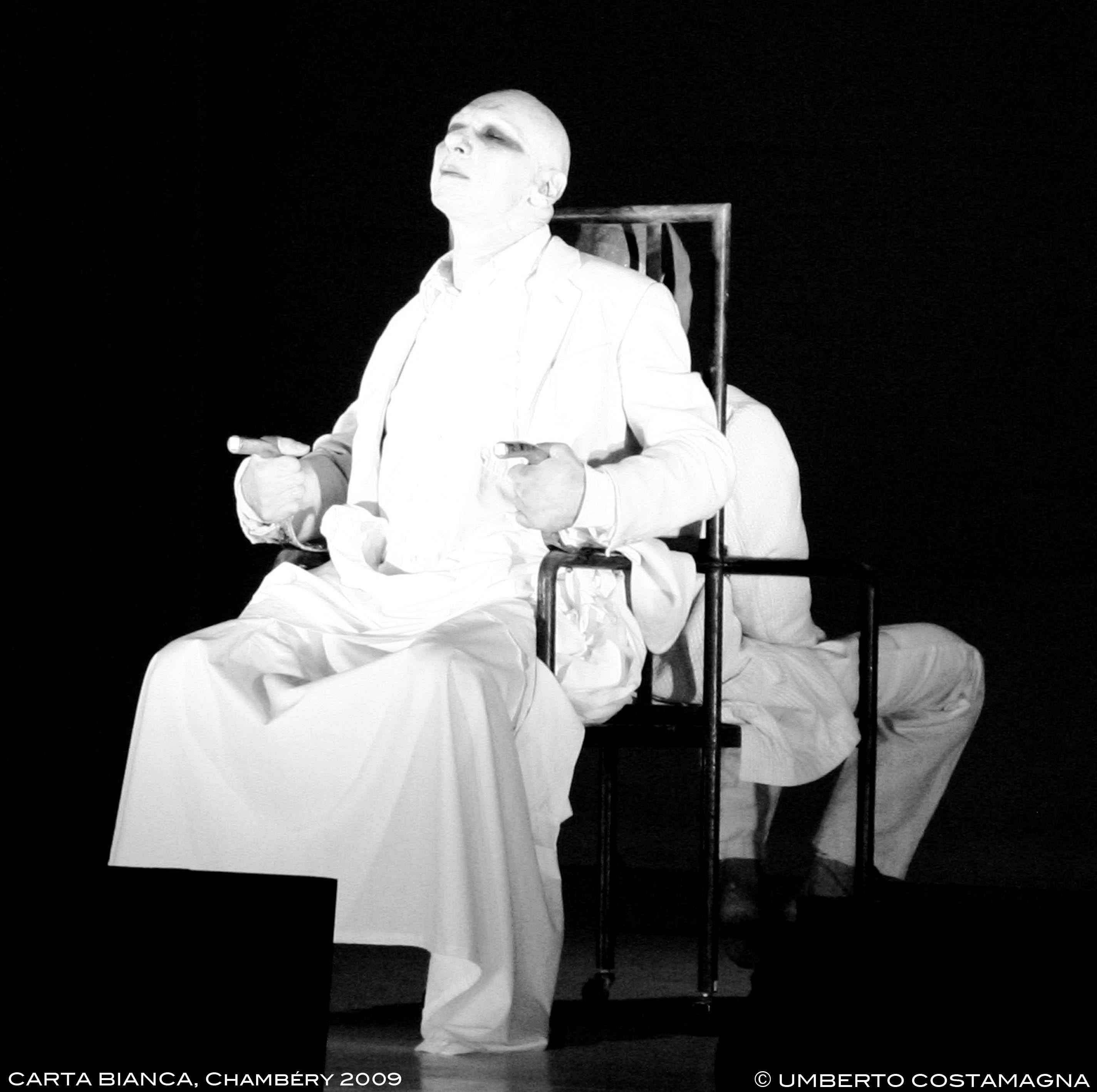 Danio Manfredini Al presente. Foto di scena ©Alberto Costamagna