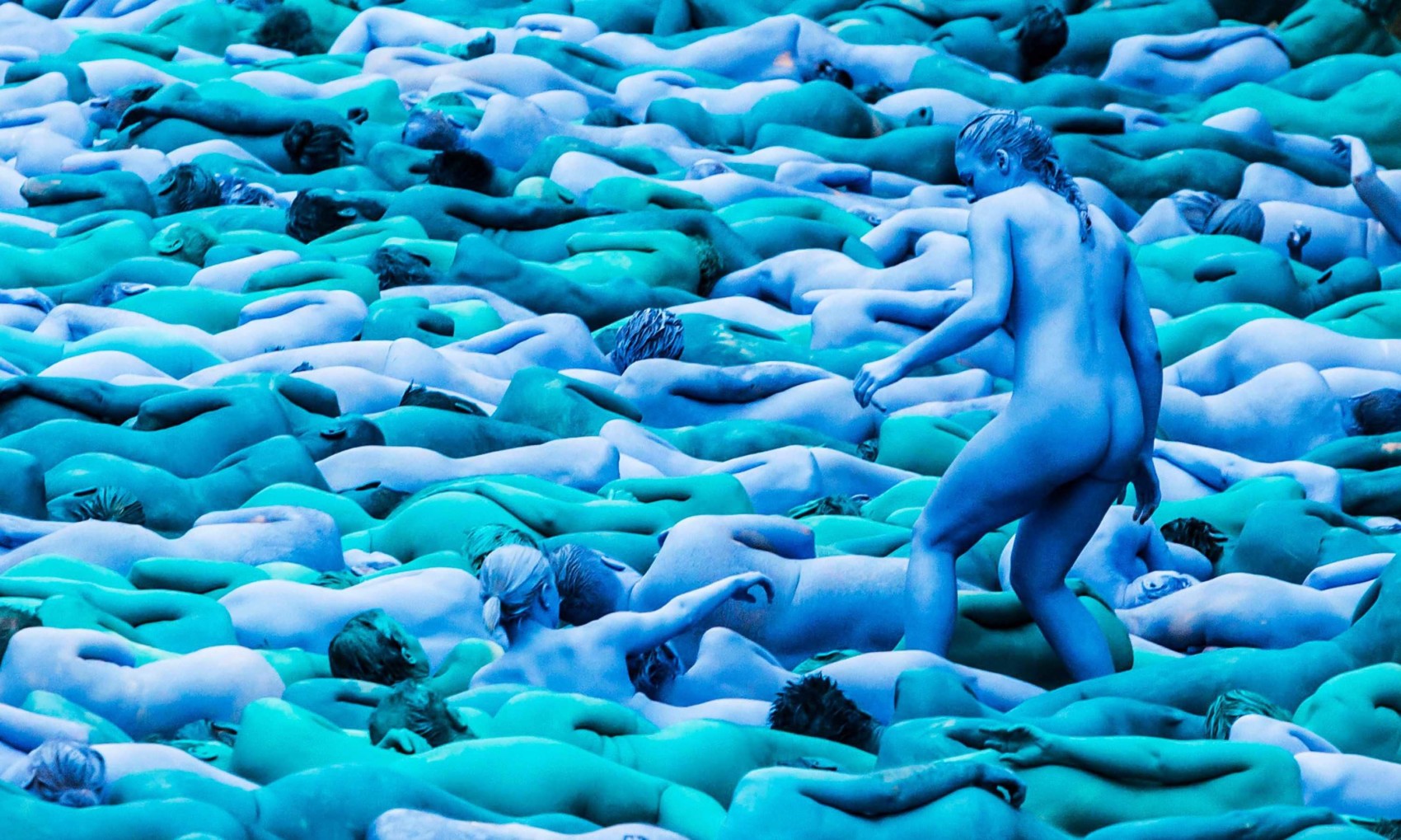 Spencer Tunick - Sea of Hull (2016)